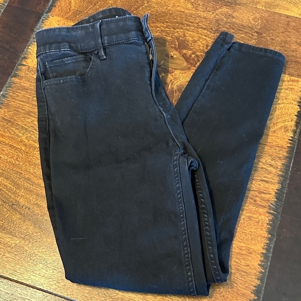 White House Black Market size 6 Skinny crop ankle jeans